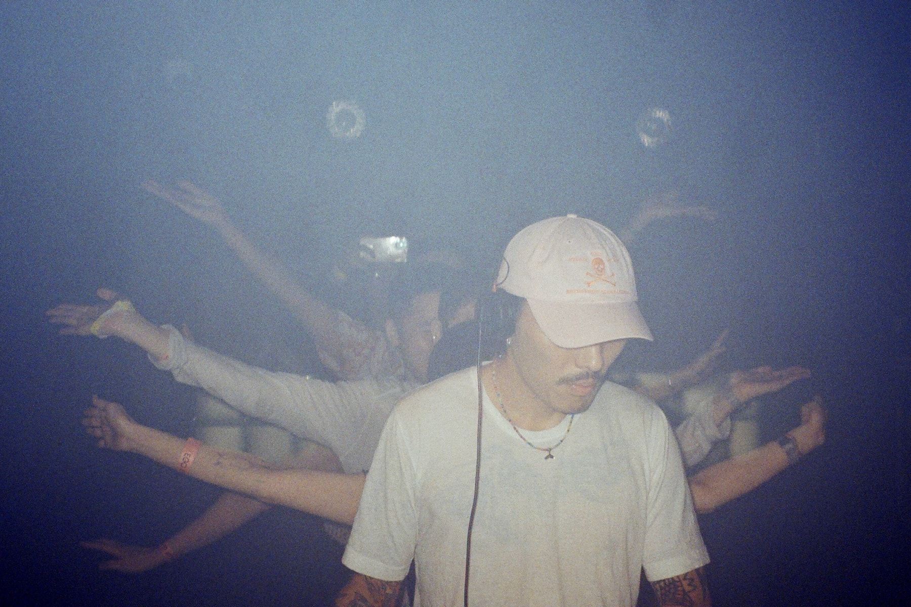 Through the Lens:一个外国摄影师镜头里的中国地下俱乐部视觉档案