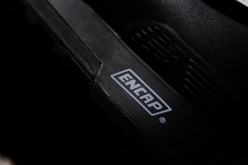 New Balance 与 WTAPS 携手发布全新联名鞋款 1300