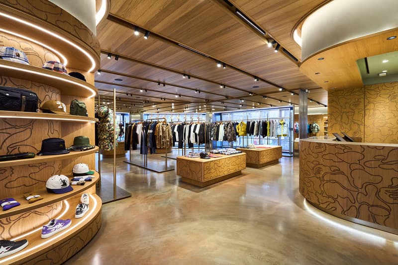 走进 BAPE STORE® DOSAN 首尔旗舰店