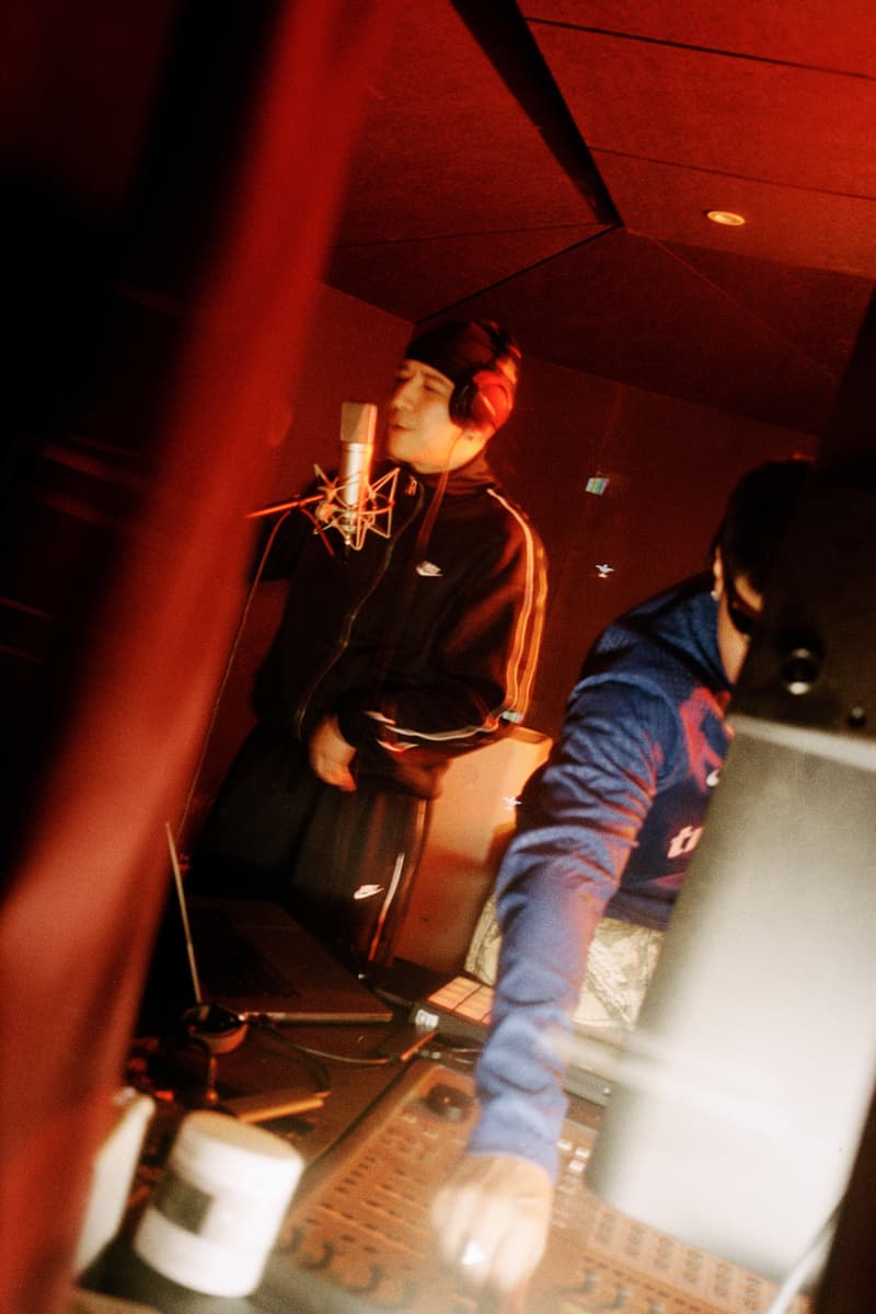 马海伦发布记录新疆地下说唱社群的摄影 Zine《YAXLAR》