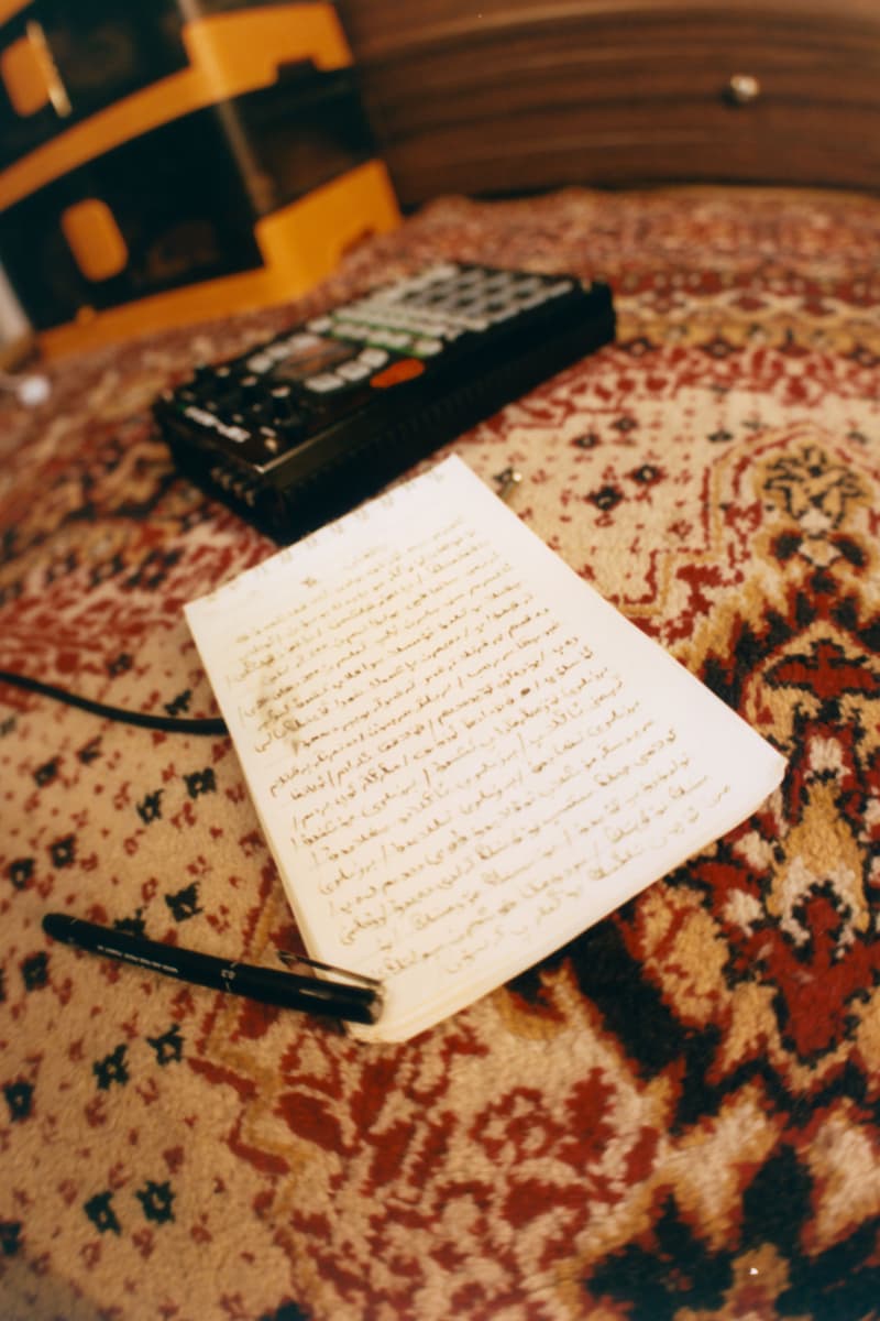 马海伦发布记录新疆地下说唱社群的摄影 Zine《YAXLAR》