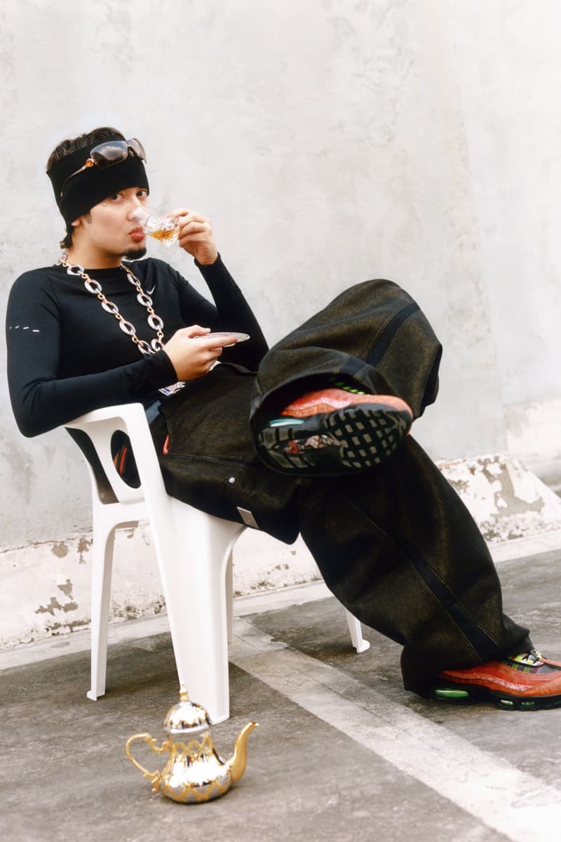 马海伦发布记录新疆地下说唱社群的摄影 Zine《YAXLAR》