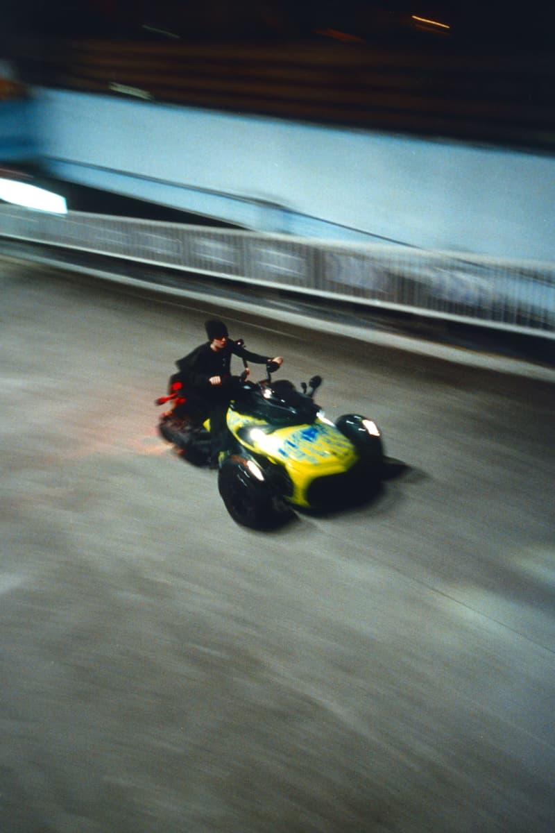 马海伦发布记录新疆地下说唱社群的摄影 Zine《YAXLAR》