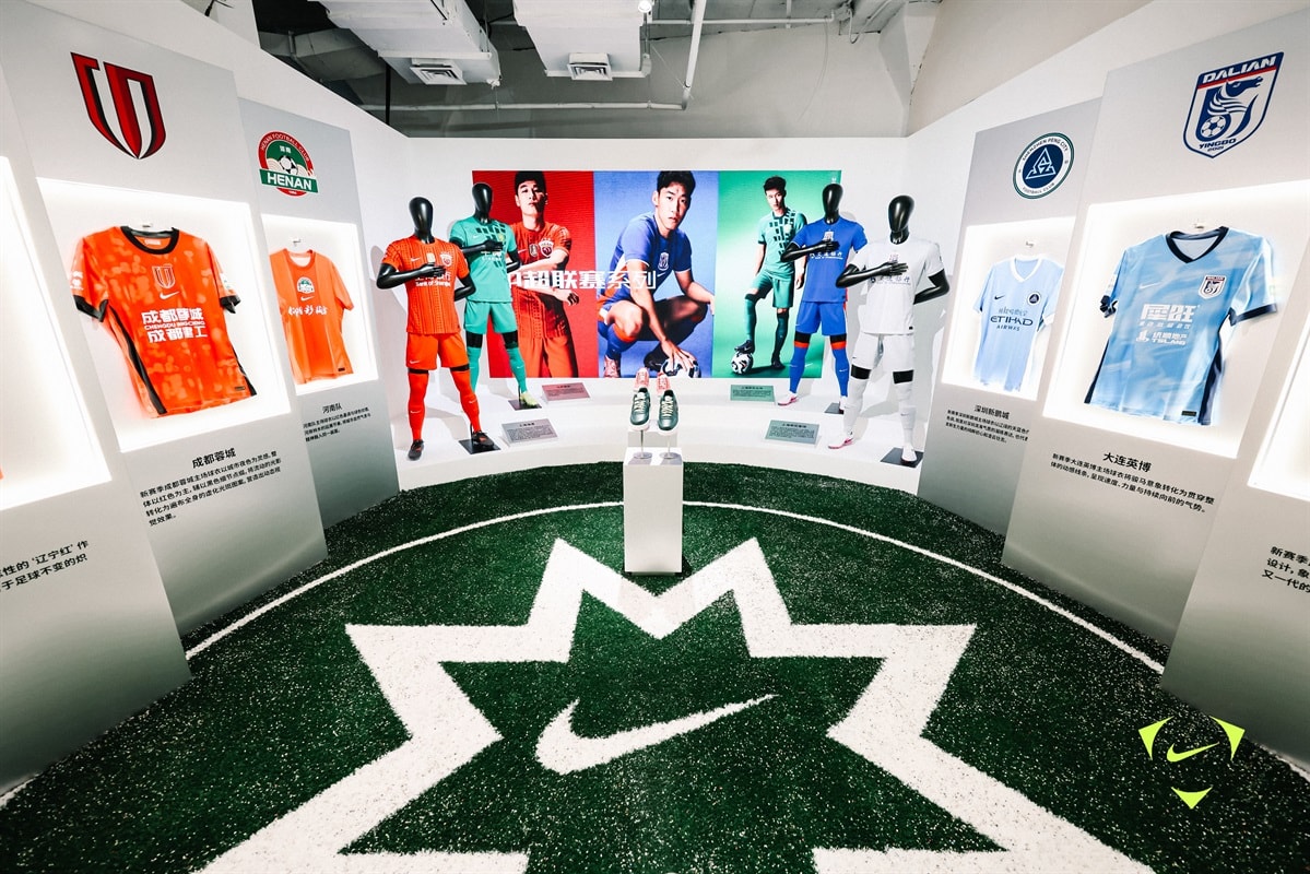 世界杯哨响之前，足球的运行方式就已经被 Nike 改写？