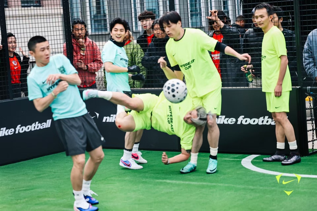 世界杯哨响之前，足球的运行方式就已经被 Nike 改写？