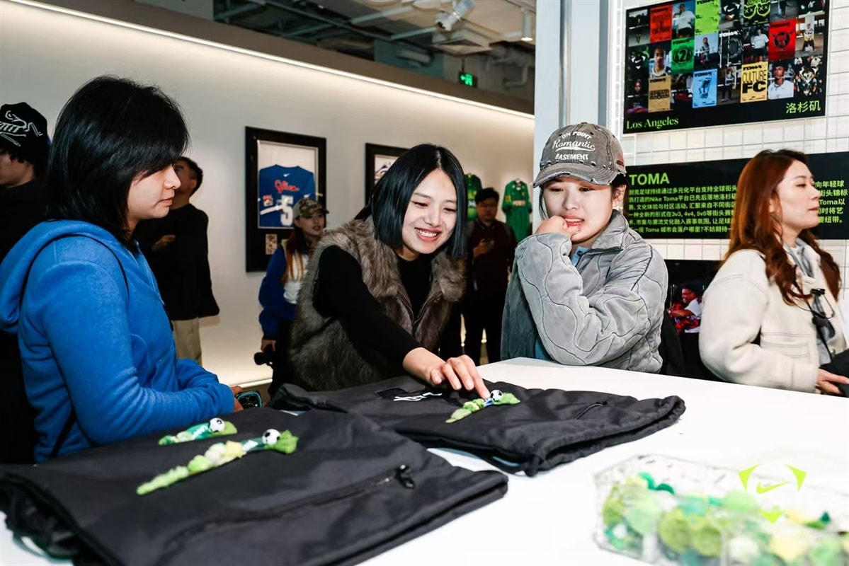 世界杯哨响之前，足球的运行方式就已经被 Nike 改写？