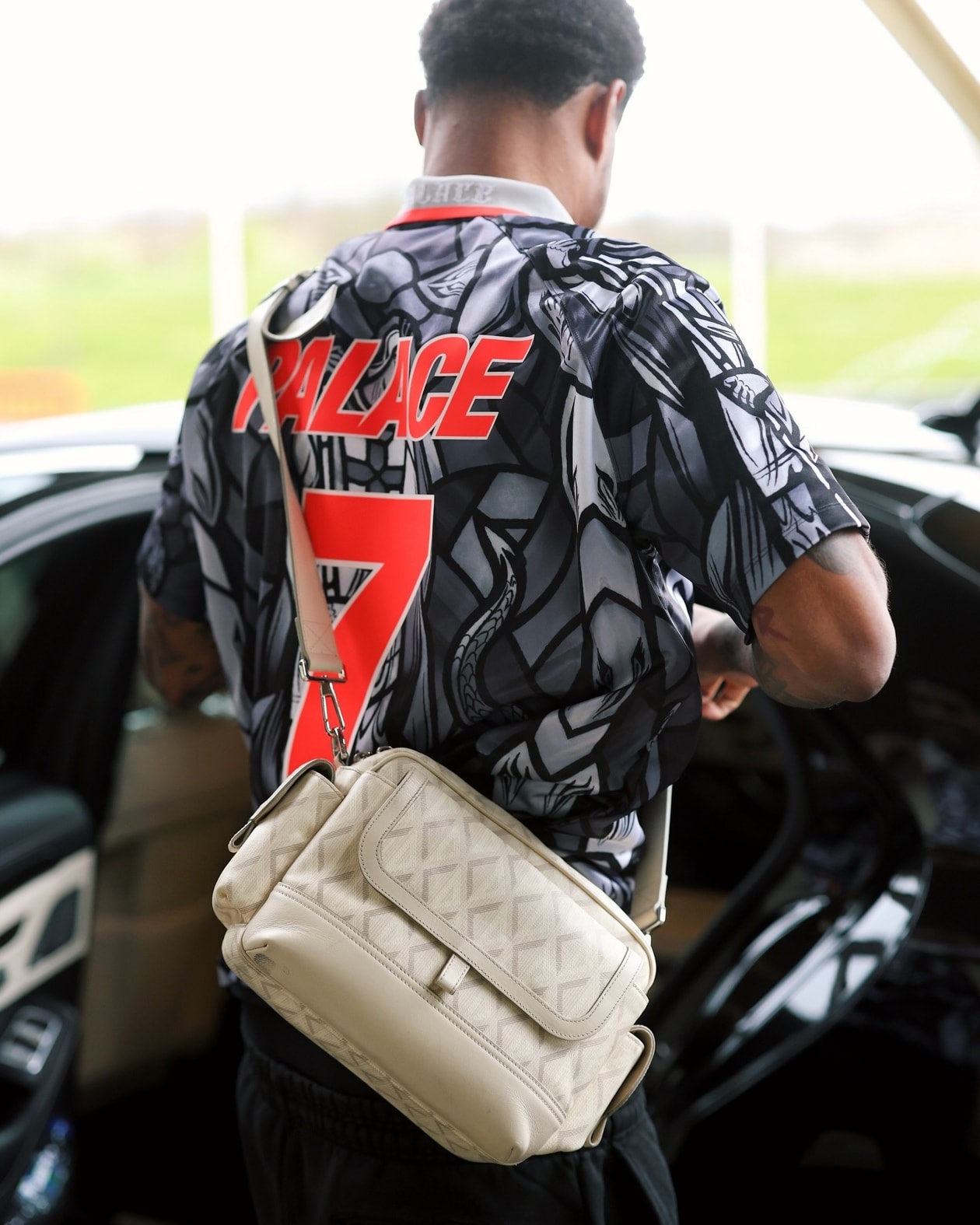 世界杯哨响之前，足球的运行方式就已经被 Nike 改写？