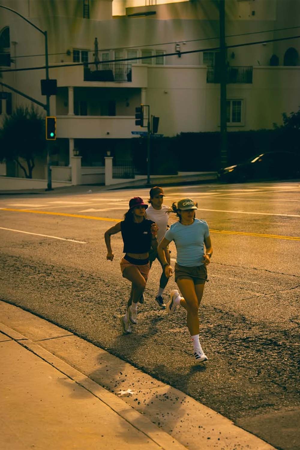 跑步是一门好「生意」吗？| 对谈 ALTRA CN GM Luyi 和 ektos 主理人 Jason