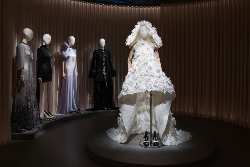 走进「McQueen: 表象之下」上海沉浸式展览