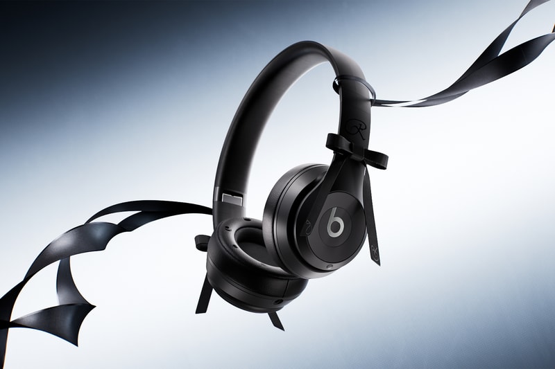 Beats 携手 JENNIE 带来玛瑙黑特别版头戴式耳机