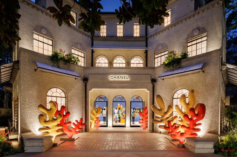 走进 CHANEL COCO BEACH 2026 系列上海限时精品店