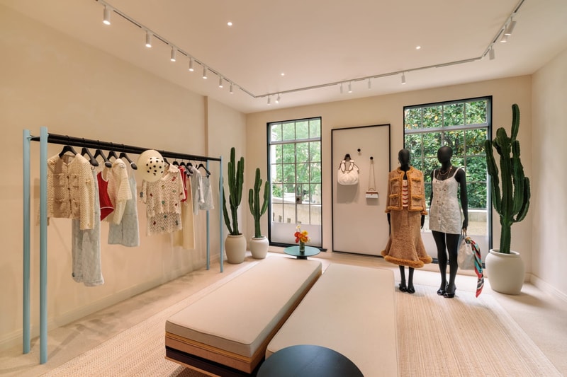 走进 CHANEL COCO BEACH 2026 系列上海限时精品店