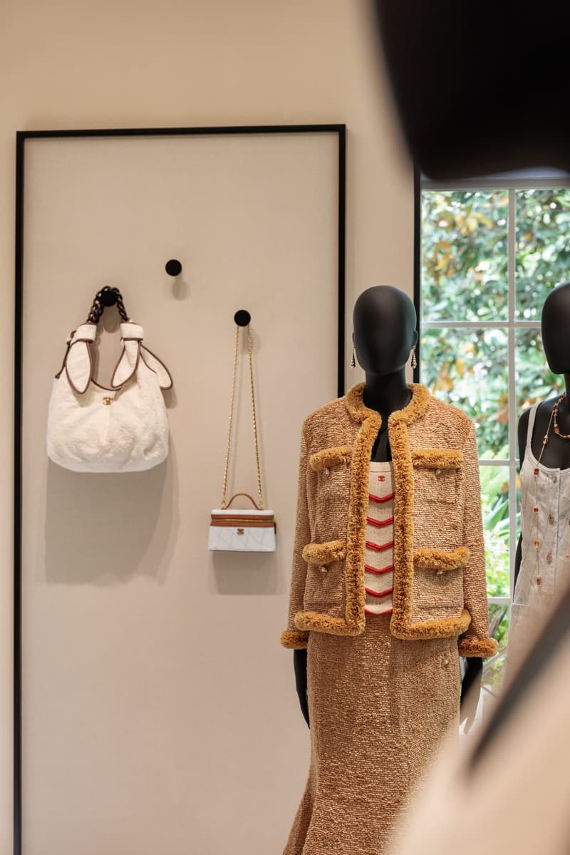 走进 CHANEL COCO BEACH 2026 系列上海限时精品店