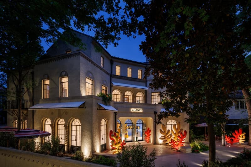 走进 CHANEL COCO BEACH 2026 系列上海限时精品店