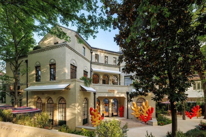 走进 CHANEL COCO BEACH 2026 系列上海限时精品店