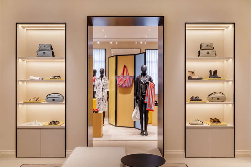 走进 CHANEL COCO BEACH 2026 系列上海限时精品店