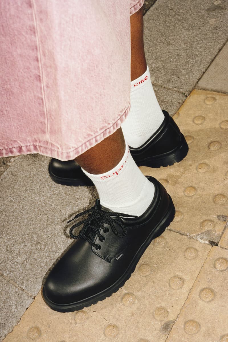 Supreme 与 Dr. Martens® 合作推出四孔鞋款