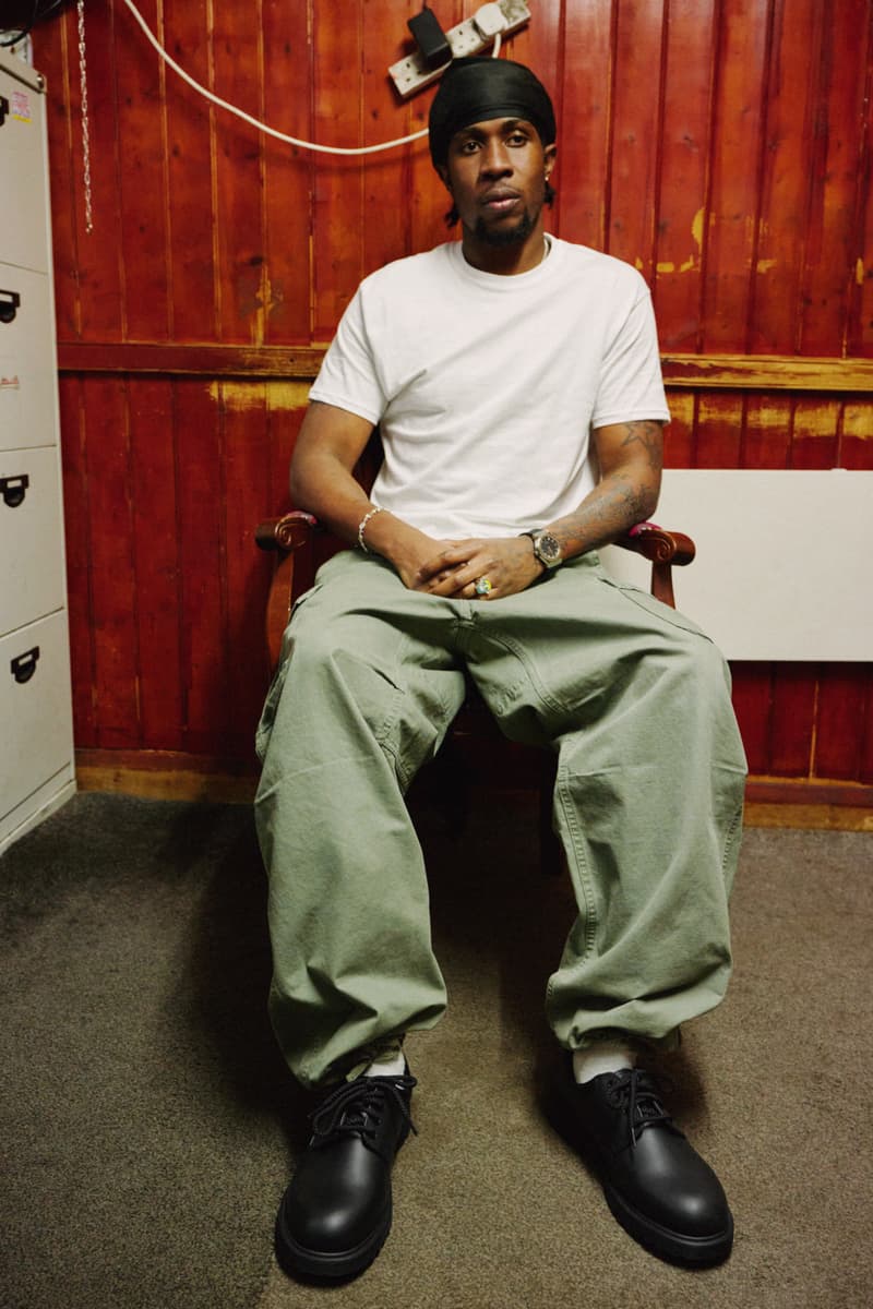 Supreme 与 Dr. Martens® 合作推出四孔鞋款