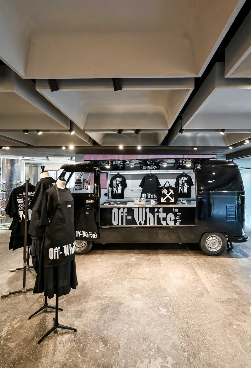 Off-White™ x Bizy Boy 联名系列登陆 I.T 上海新天地