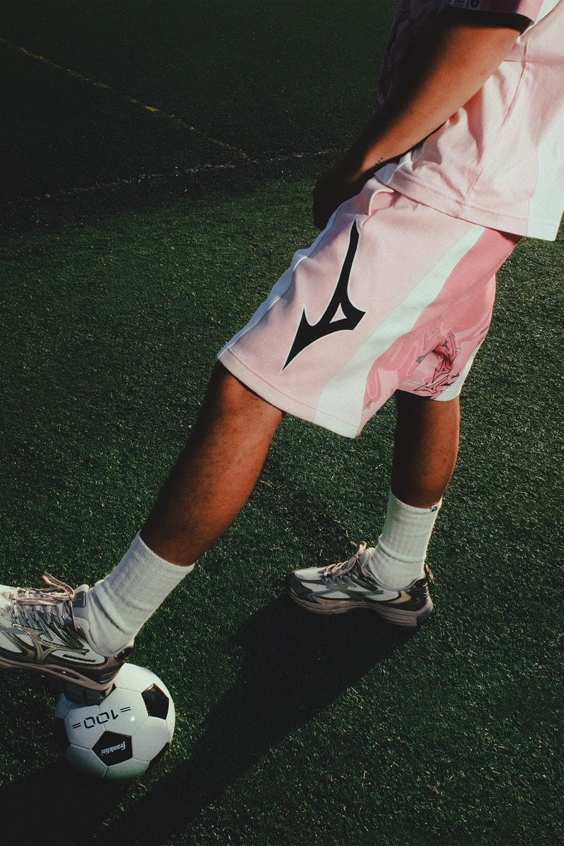 AAPE 携手 MIZUNO 推出全新联名系列