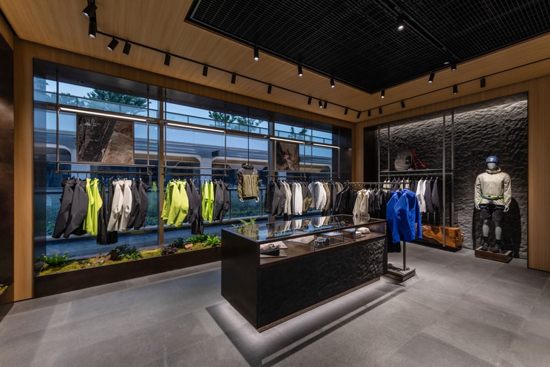 走进 ARC'TERYX 成都 SKP 店