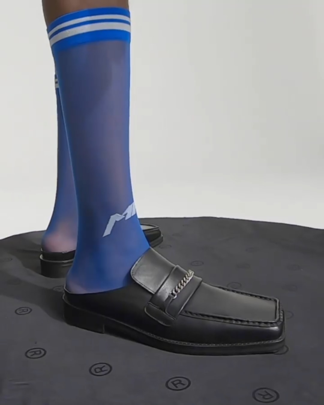 Nike 方了、adi 方了，经典球鞋正在集体变方