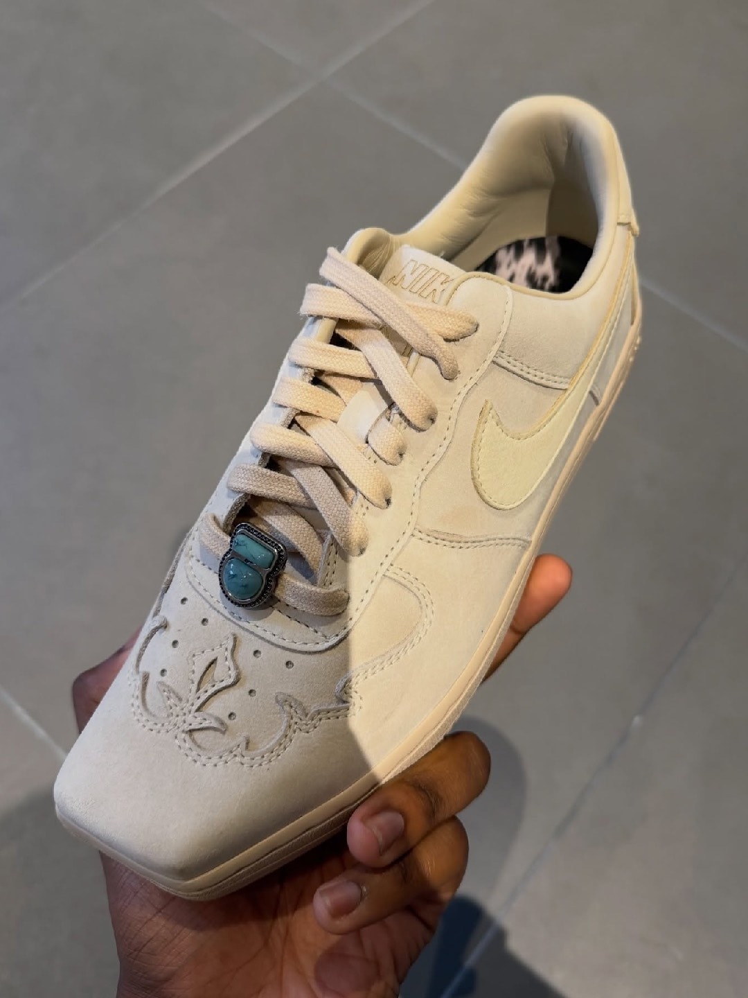 Nike 方了、adi 方了，经典球鞋正在集体变方
