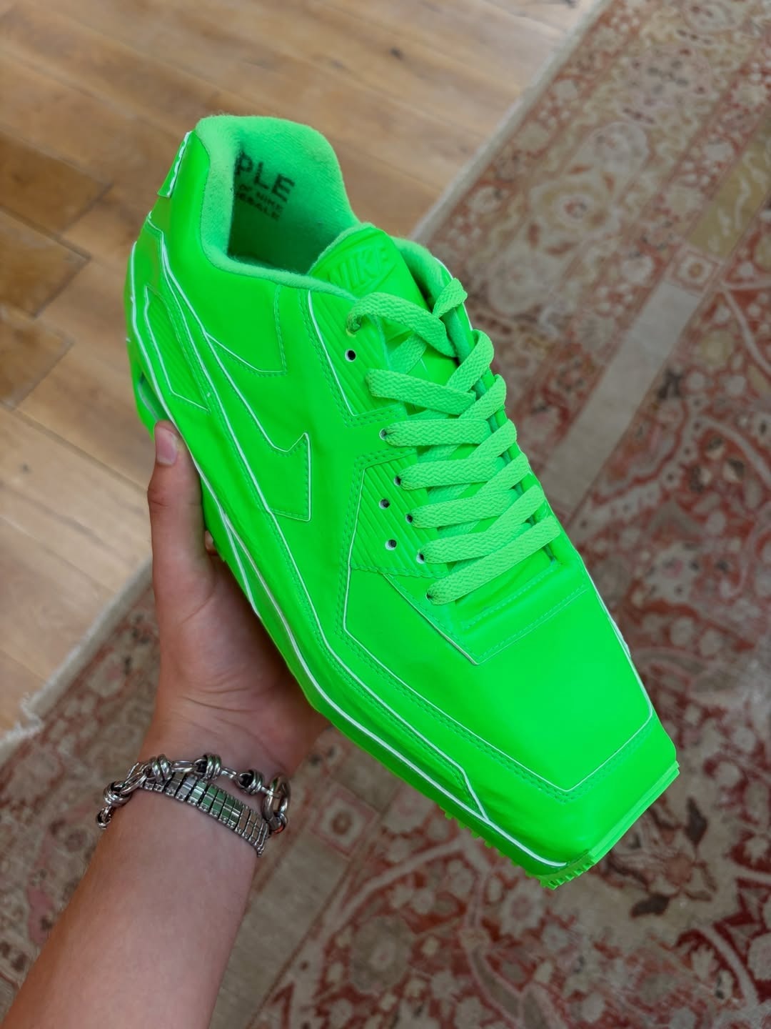 Nike 方了、adi 方了，经典球鞋正在集体变方