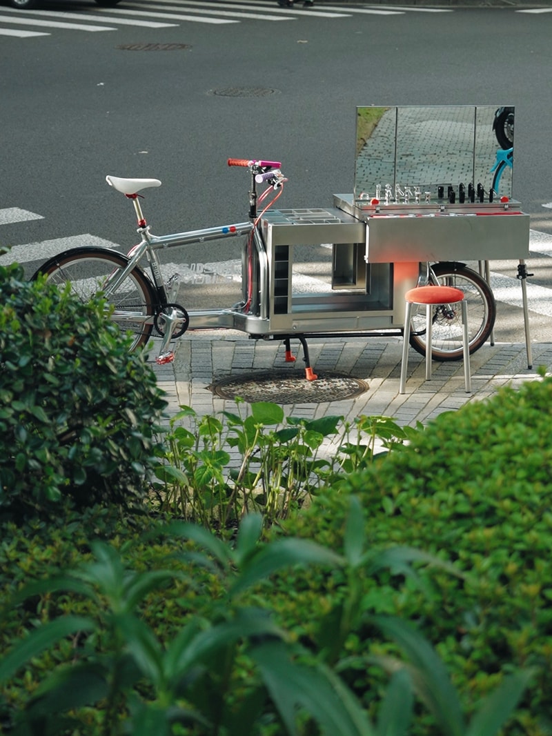 SPOSH 以哥本哈根经典货运自行车 Bullitt 为基底打造移动折叠化妆台 