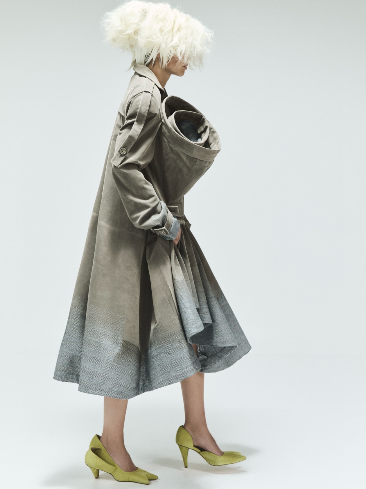 如果《后室》开始做衣服，它可能会找 Yichun Liu