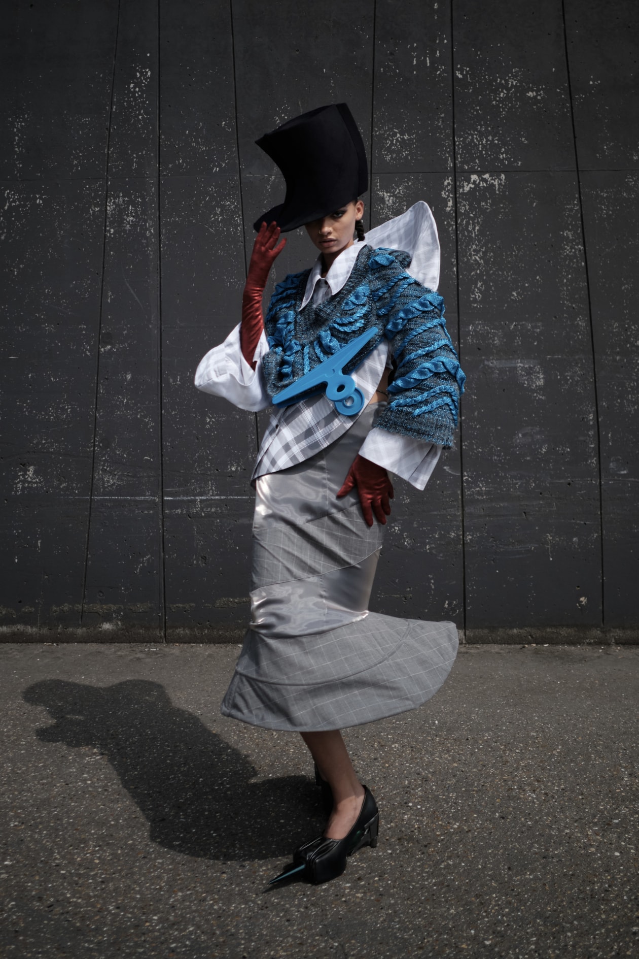 如果《后室》开始做衣服，它可能会找 Yichun Liu