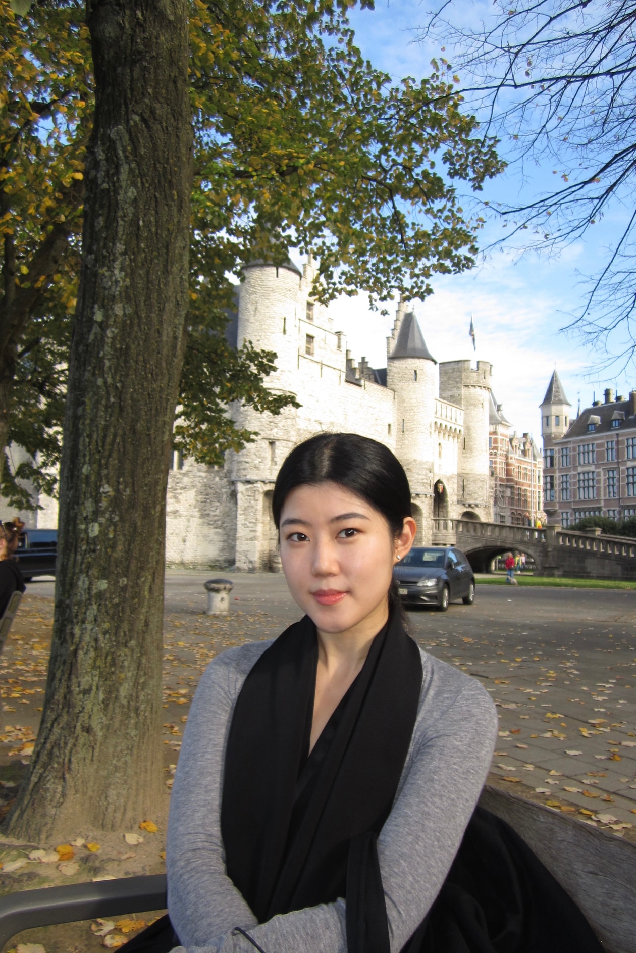 如果《后室》开始做衣服，它可能会找 Yichun Liu