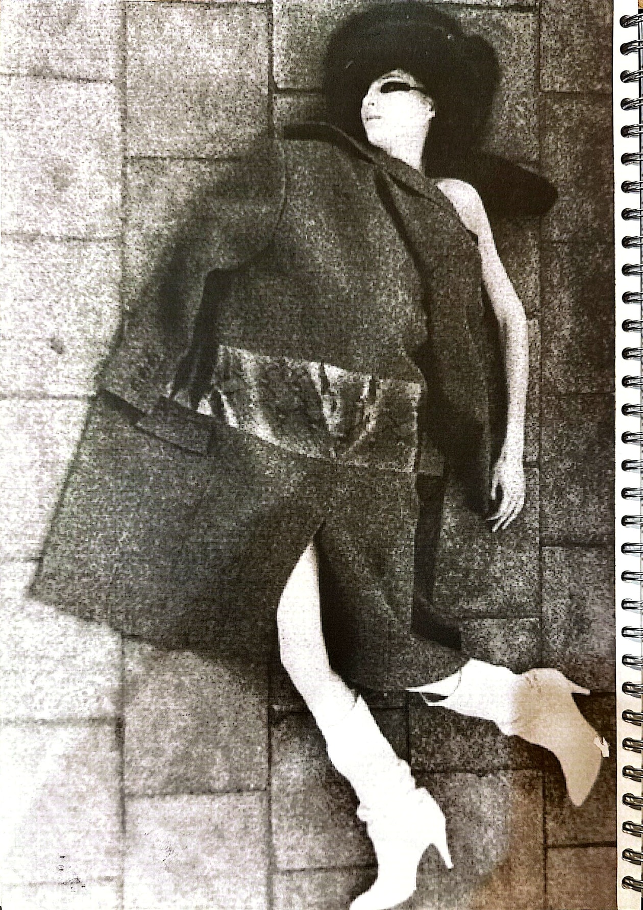 如果《后室》开始做衣服，它可能会找 Yichun Liu
