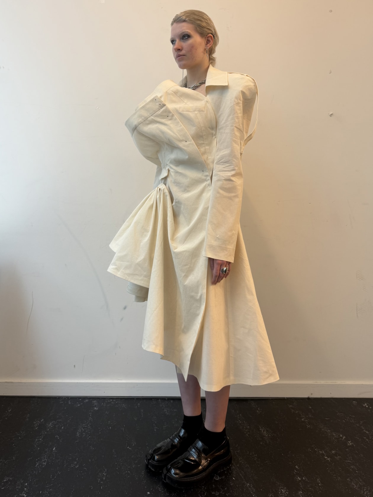 如果《后室》开始做衣服，它可能会找 Yichun Liu