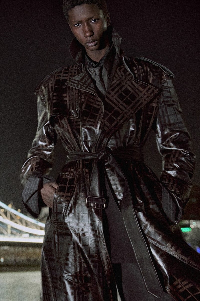 KA Twigs 和 Romeo Beckham 出镜演绎 Burberry 2026 冬季大片