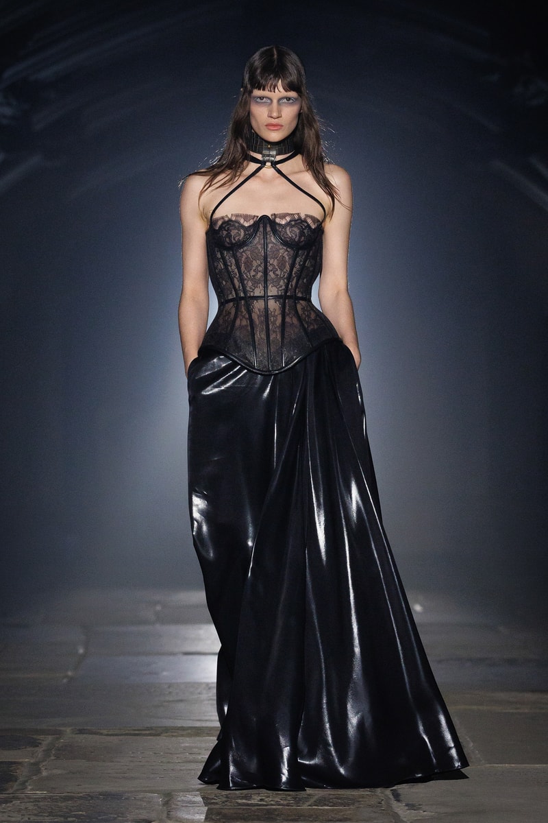 MCQUEEN 2027 春夏系列亮相伦敦时装周