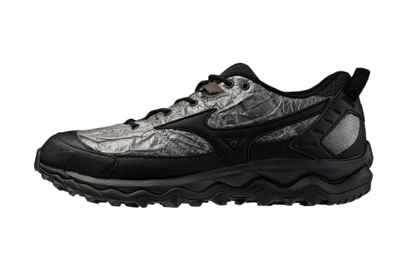 Han Kjøbenhavn x Mizuno 推出低调全黑 WAVE MUJIN TL