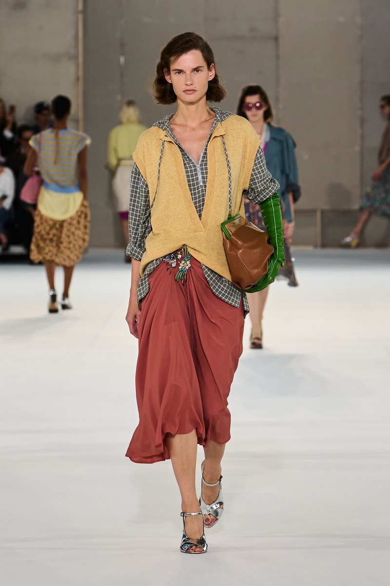 DRIES VAN NOTEN 2027 春夏系列：一场关于魅力的镜头追踪