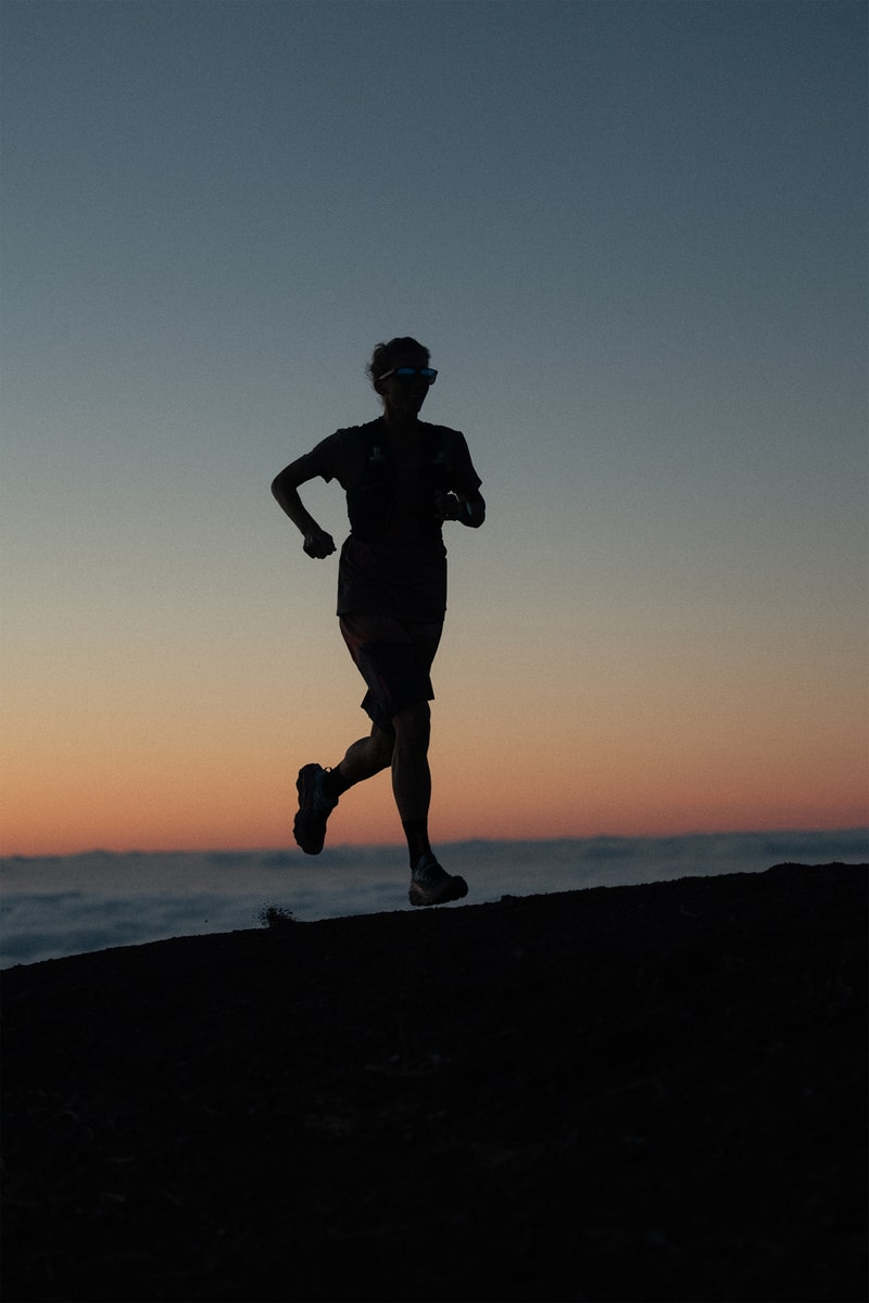 Salomon 携手传奇越野跑者 Courtney Dauwalter 发布 Dawn to Dusk 限定系列