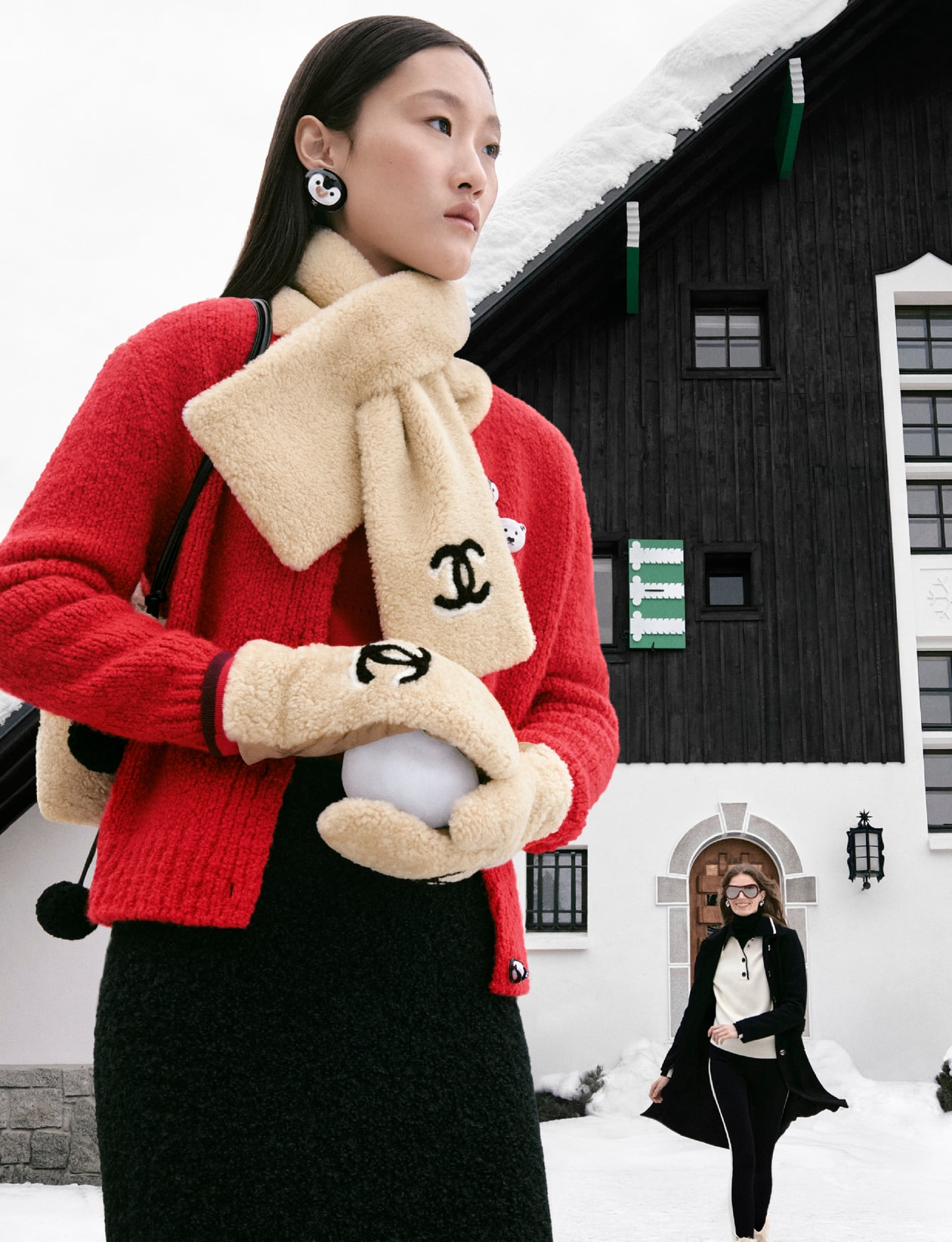 CHANEL 正式发布 COCO NEIGE 2026 滑雪系列，演绎雪山与都市风格