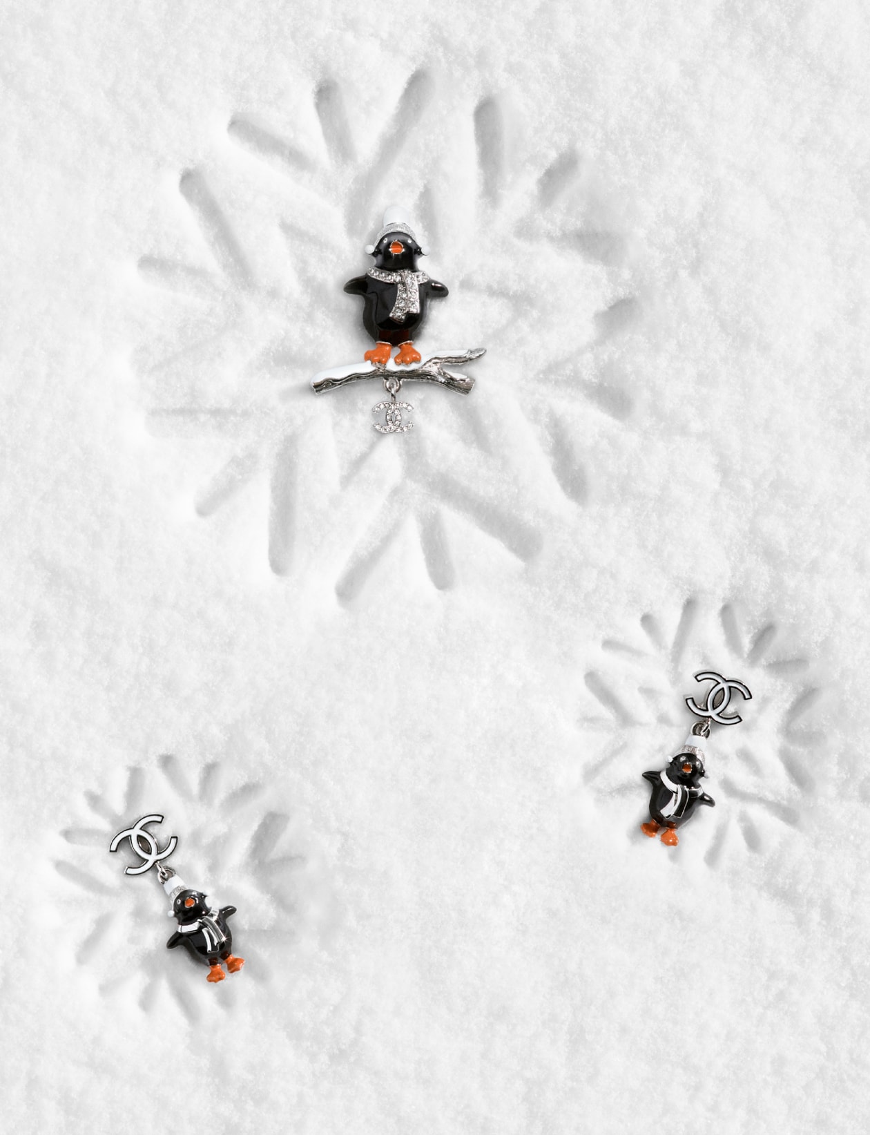 CHANEL 正式发布 COCO NEIGE 2026 滑雪系列，演绎雪山与都市风格