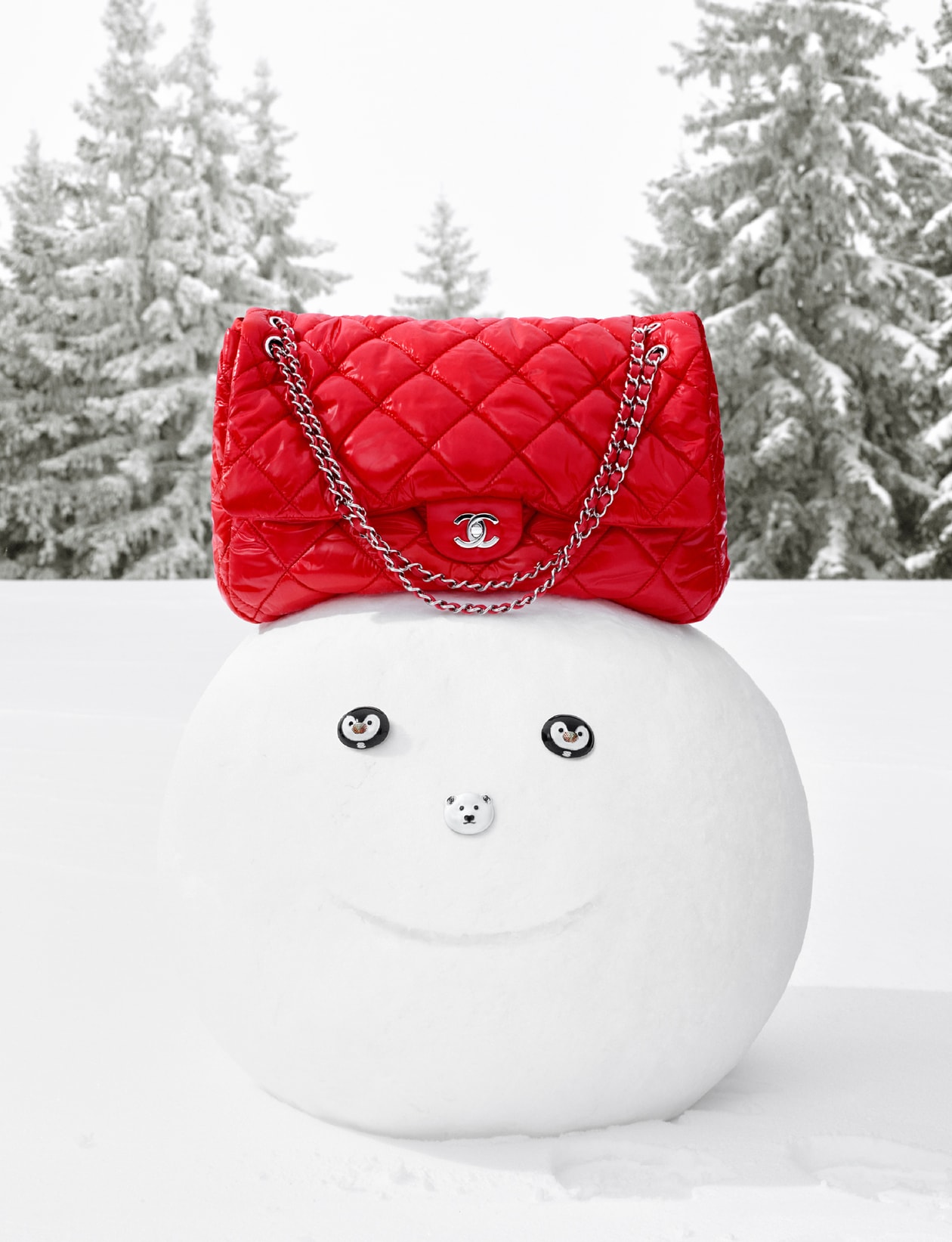 CHANEL 正式发布 COCO NEIGE 2026 滑雪系列，演绎雪山与都市风格
