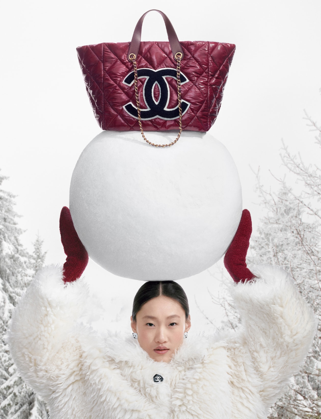 CHANEL 正式发布 COCO NEIGE 2026 滑雪系列，演绎雪山与都市风格