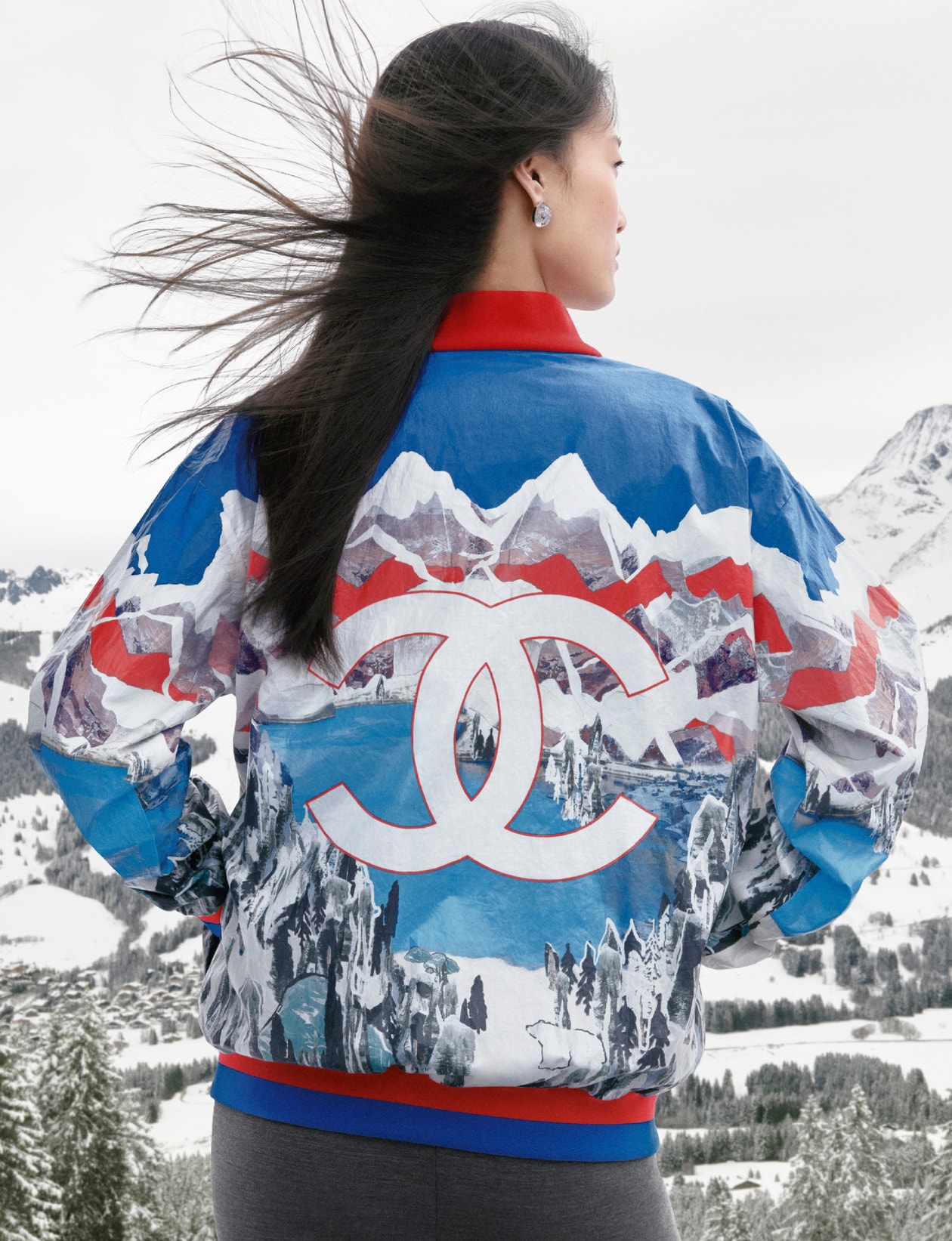 CHANEL 正式发布 COCO NEIGE 2026 滑雪系列，演绎雪山与都市风格