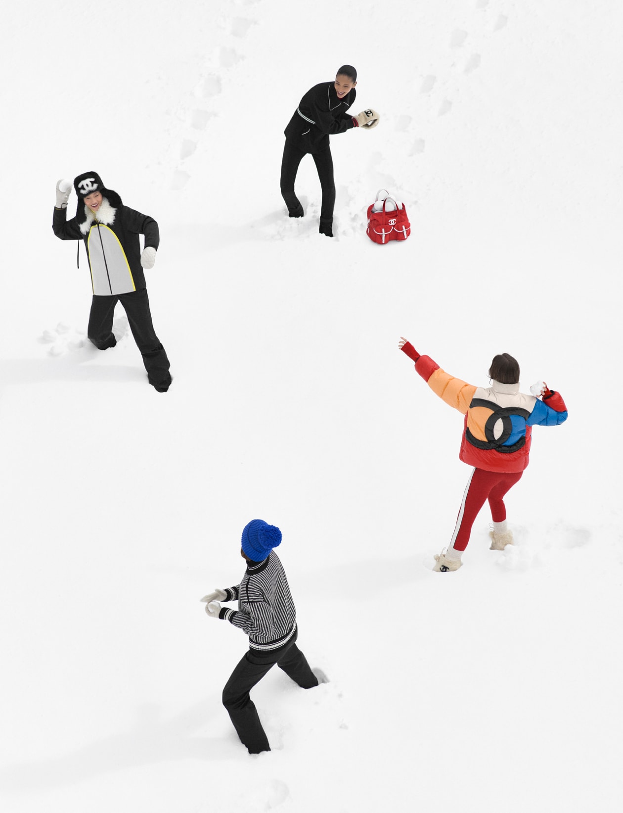 CHANEL 正式发布 COCO NEIGE 2026 滑雪系列，演绎雪山与都市风格