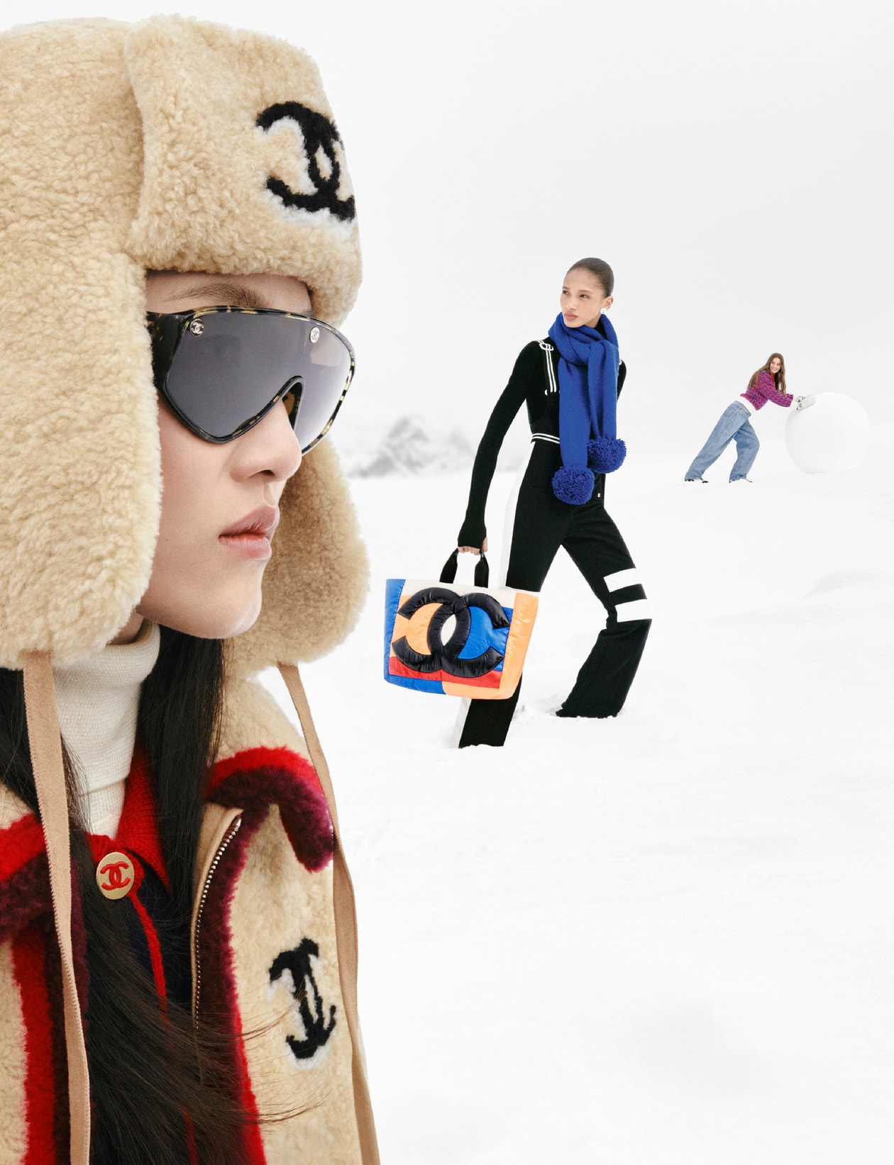 CHANEL 正式发布 COCO NEIGE 2026 滑雪系列，演绎雪山与都市风格