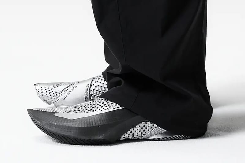 ACRONYM 携手 ALIVEFORM 推出 THE BLADE 全新配色「OBSIDIAN NICKEL」