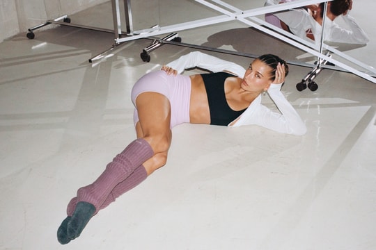 Hailey Bieber 将她的芭蕾灵感注入 Adanola