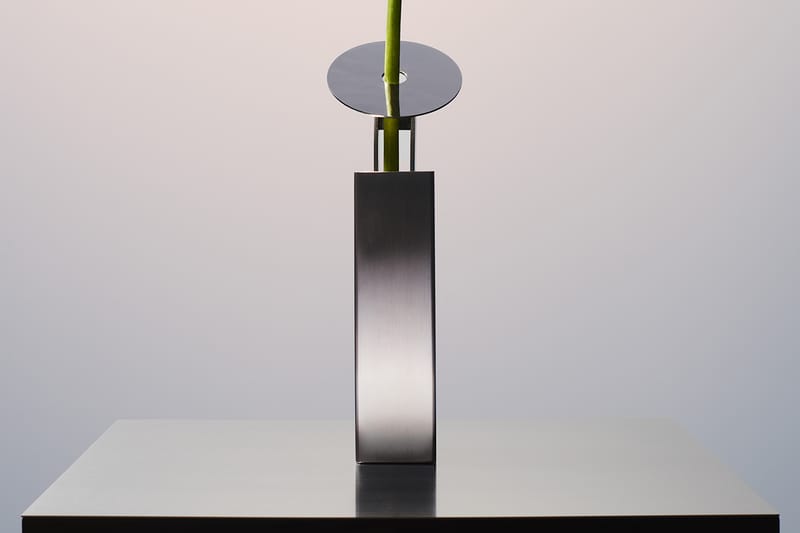 REdDUO 推出 STEM VASE：只为一朵花而生的极简花瓶