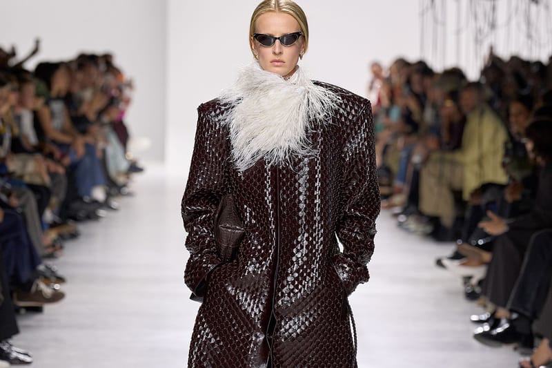 Louise Trotters Bottega Veneta SS26-Debütkollektion bringt frischen Wind ins Traditionshaus